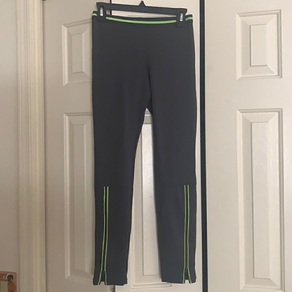 *****5 for $25 HUE Activewear Leggings